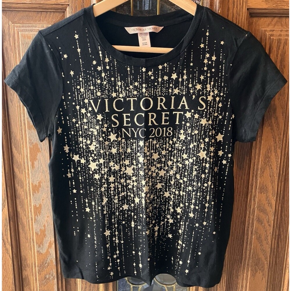 Victoria’s Secret NYC 2018 Limited Edition Black Tee T-Shirt Gold Glitter Small‎